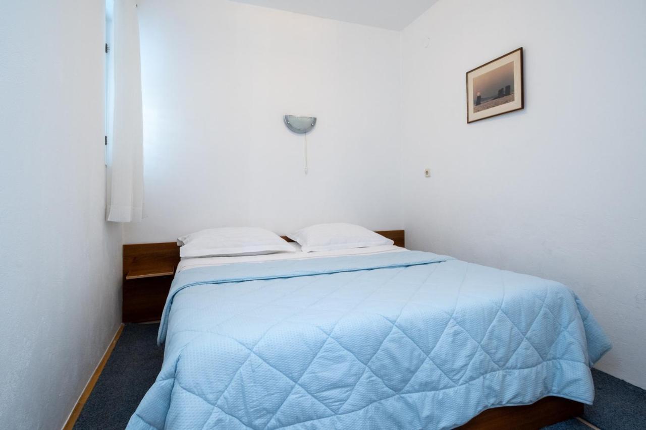 Apartments By The Sea Sukosan, Zadar - 5863 Bagian luar foto