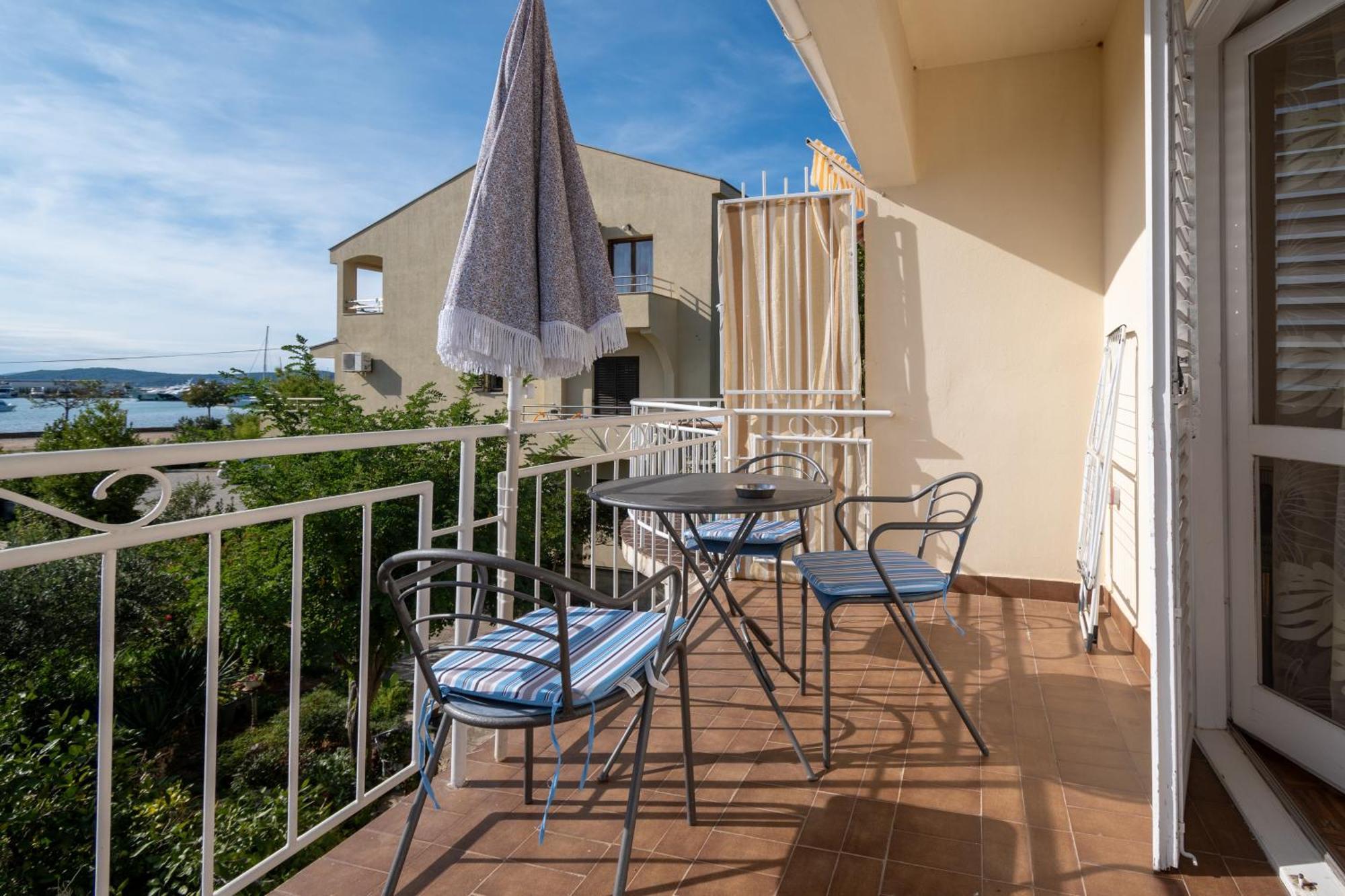 Apartments By The Sea Sukosan, Zadar - 5863 Bagian luar foto